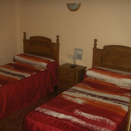 Hostal La Nava Madrid Exterior photo