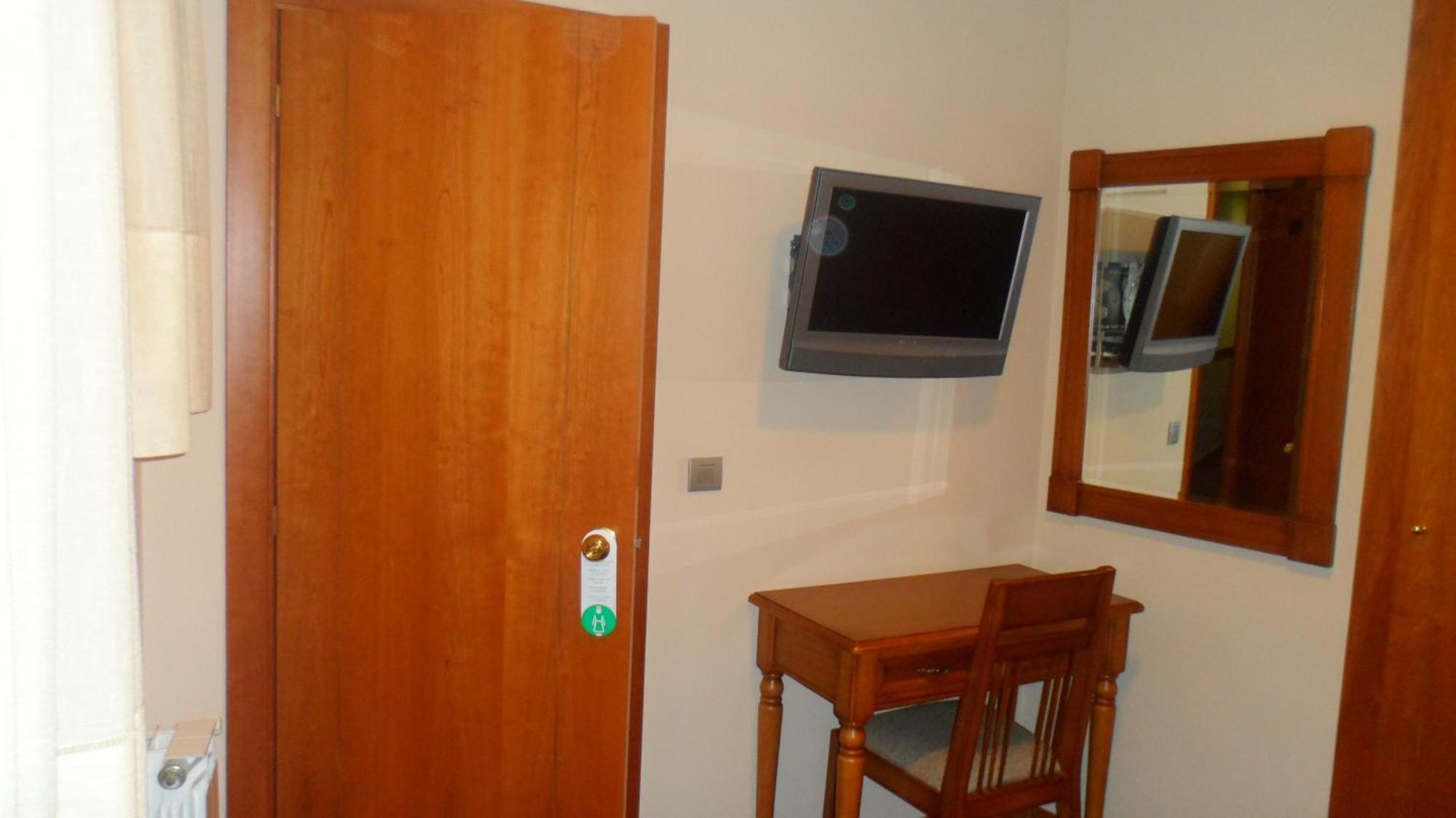 Hostal La Nava Madrid Exterior photo