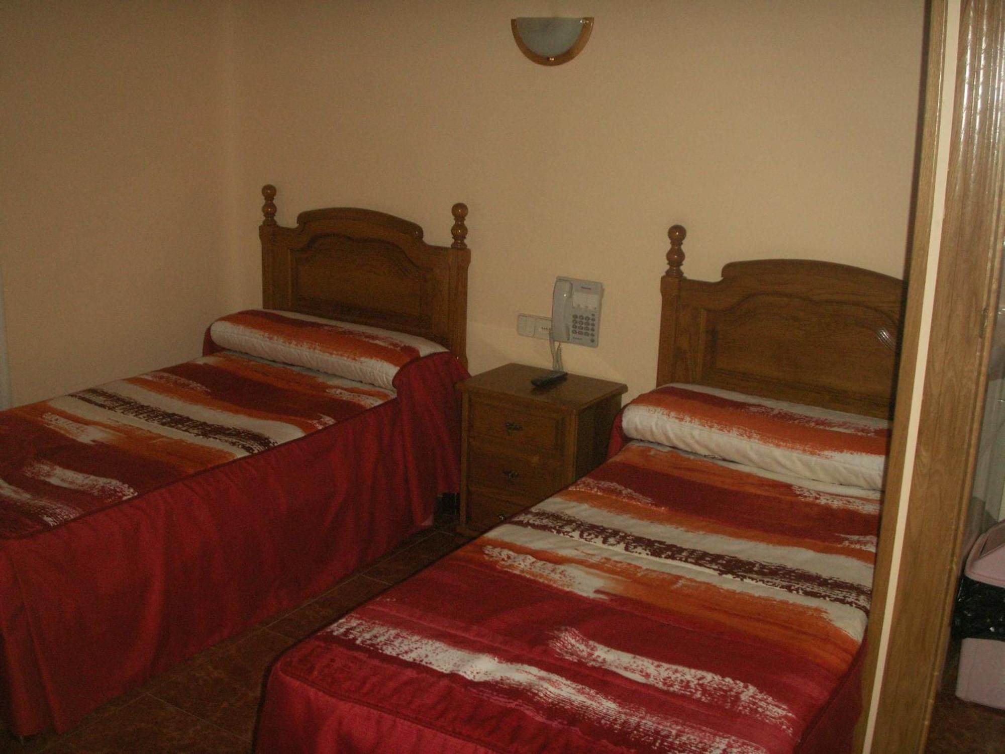 Hostal La Nava Madrid Exterior photo