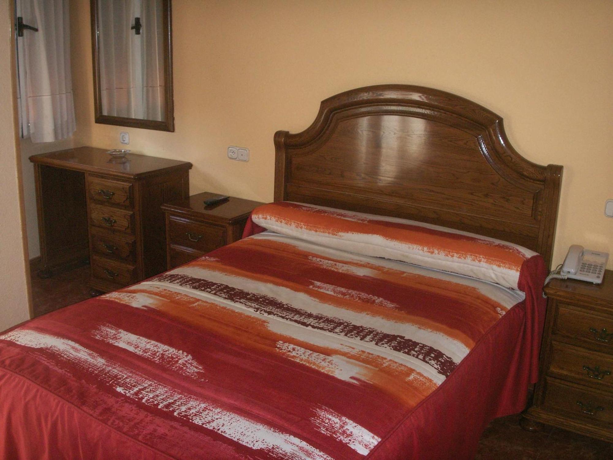 Hostal La Nava Madrid Exterior photo