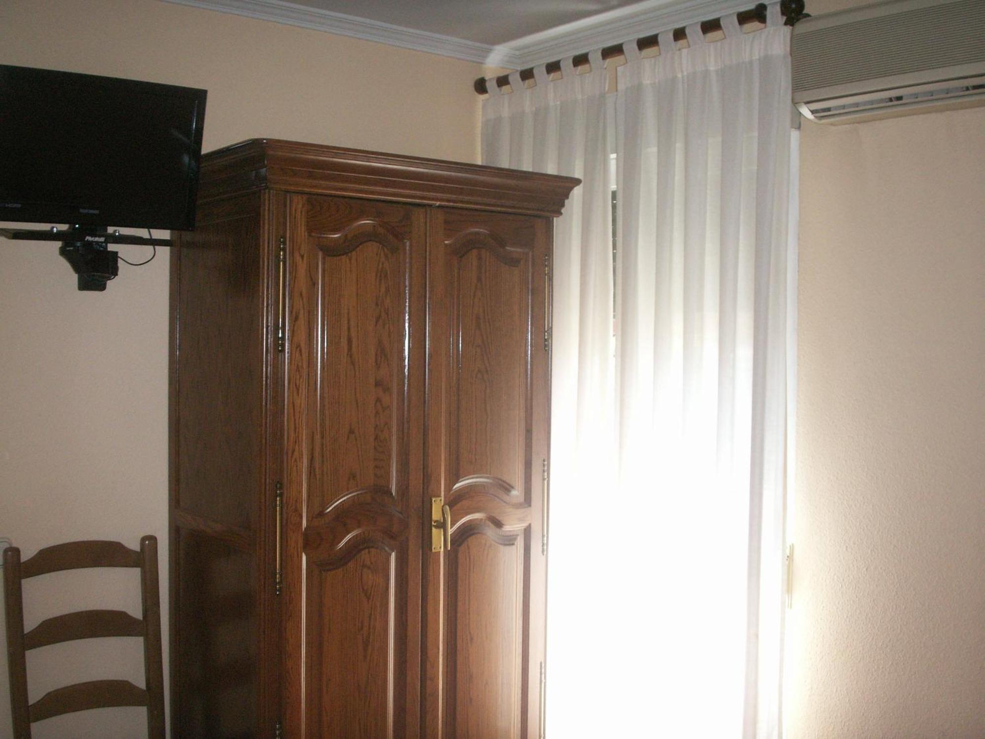 Hostal La Nava Madrid Exterior photo